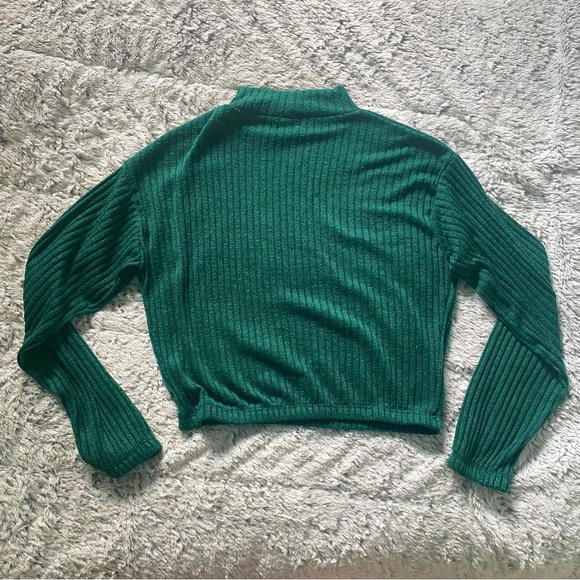 Green mock neck top - Picture 2 of 2